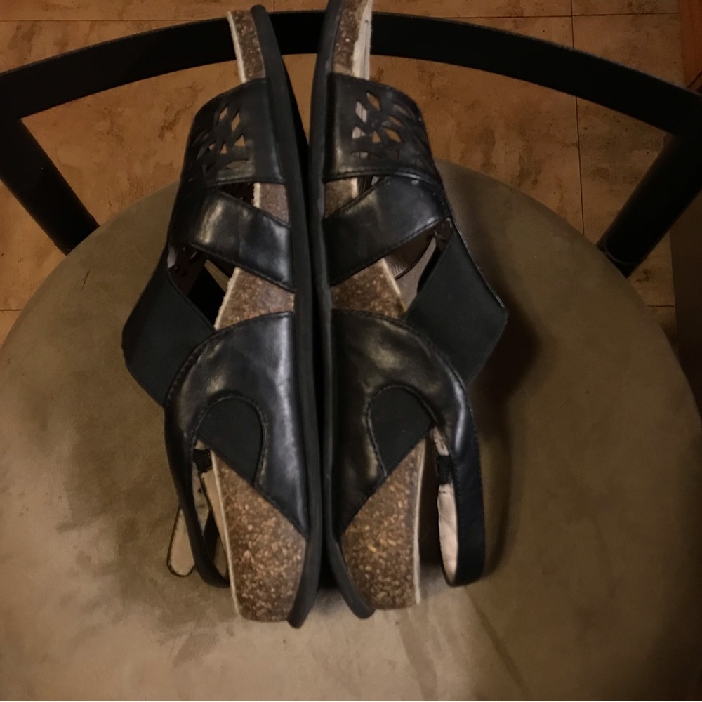 Abeo Womens Sandels - Picture 2 of 4